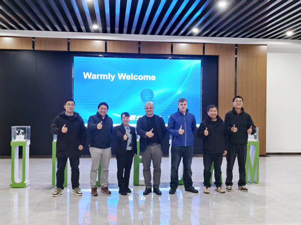 Фабричен одит на клиента от Обединеното кралство е успешно завършен, договорено е изключително персонализиране на продукта